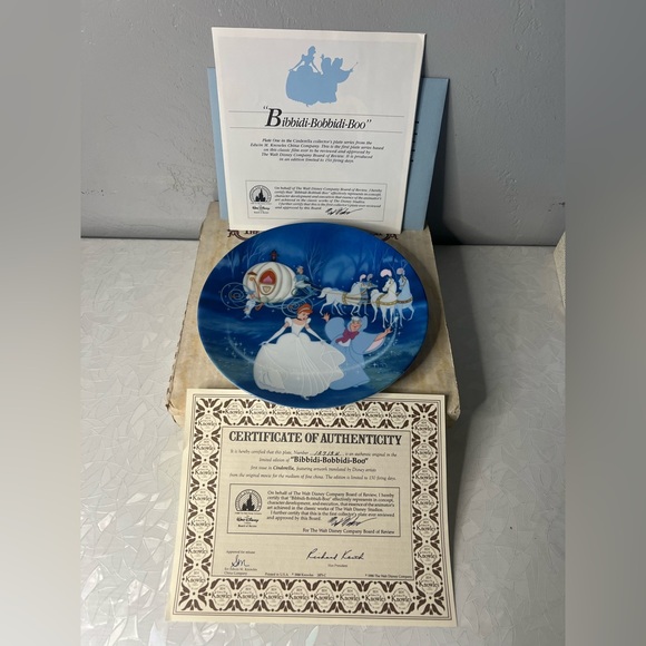 KNOWLES DISNEY PRINCESS
CINDERELLA Bibbidi-Bobbidi-Boo
COLLECTOR PLATE 1988 - Picture 1 of 6